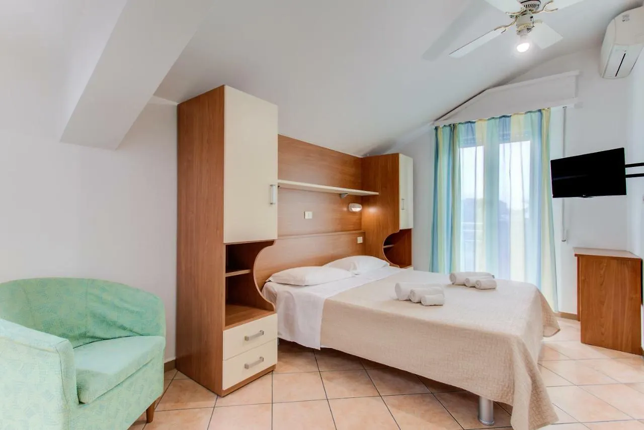 **  Hotel Cimarosa Риччоне Италия